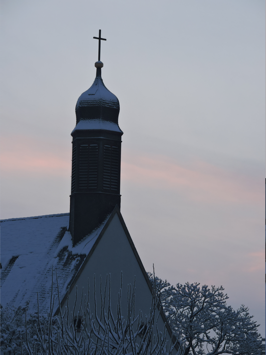 Erstellte Fotografie von traumhaften Sonnenaufgang im Winter